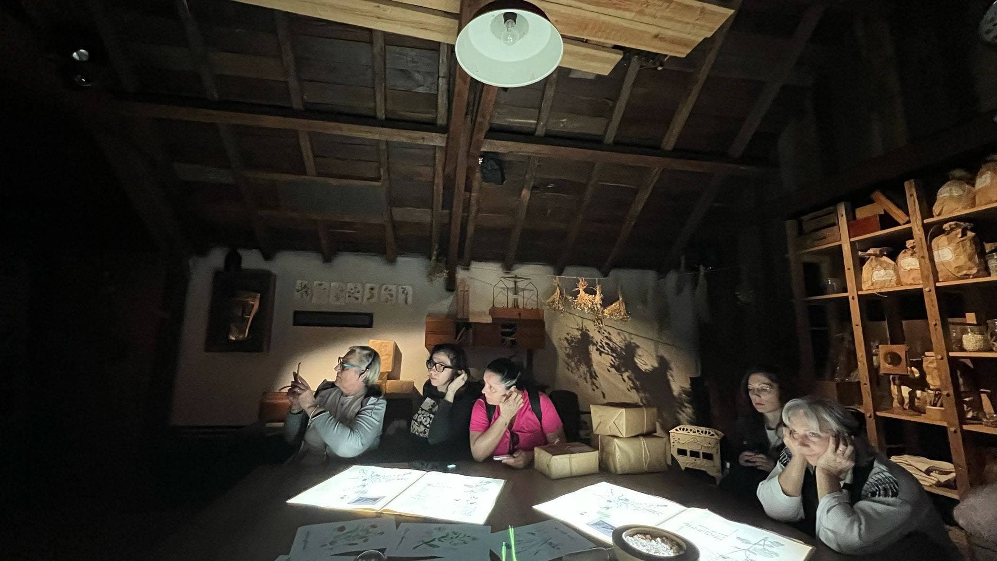 Un laboratorio di erboristeria insieme alla squadra